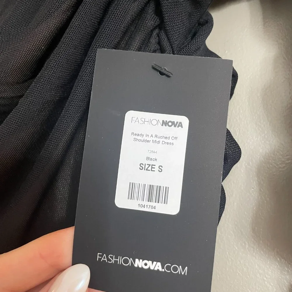 Ready In A Ruched Off Shoulder Midi Dress - Picture 4 of 4